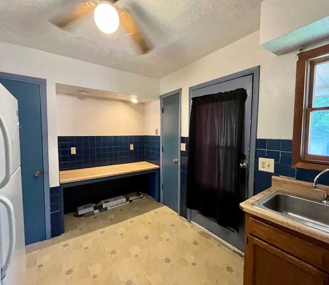 2418 Sanford Ave - Photo 5 of 10