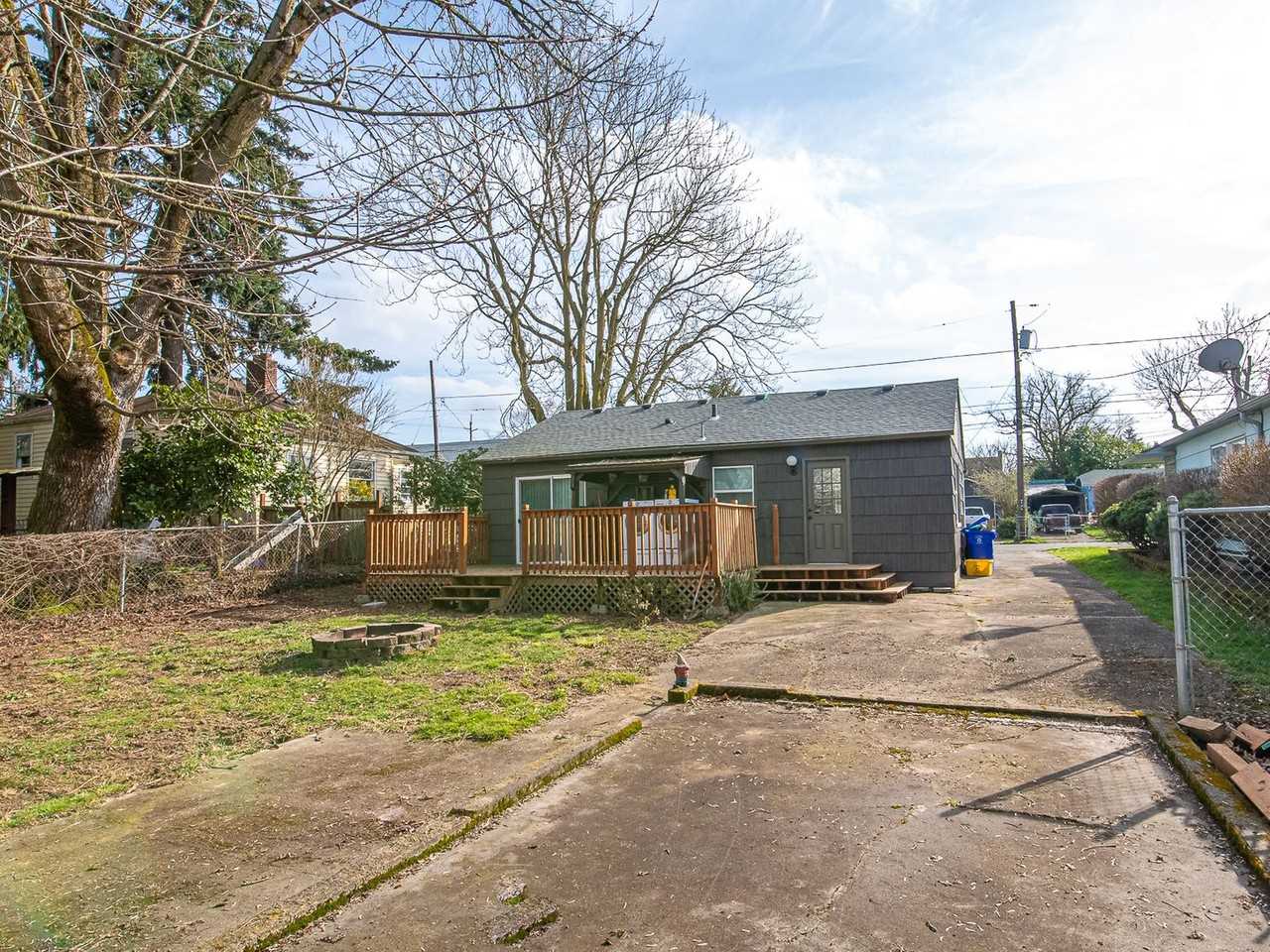 3033 N Halleck St - Photo 3 of 26