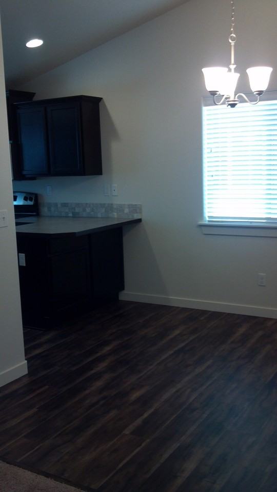 748 N Williams St - Photo 3 of 19