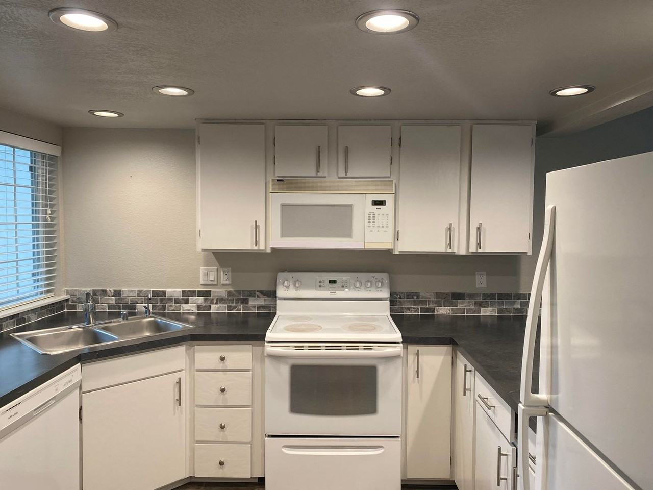 6103 Carmel Ln Se - Photo 3 of 25