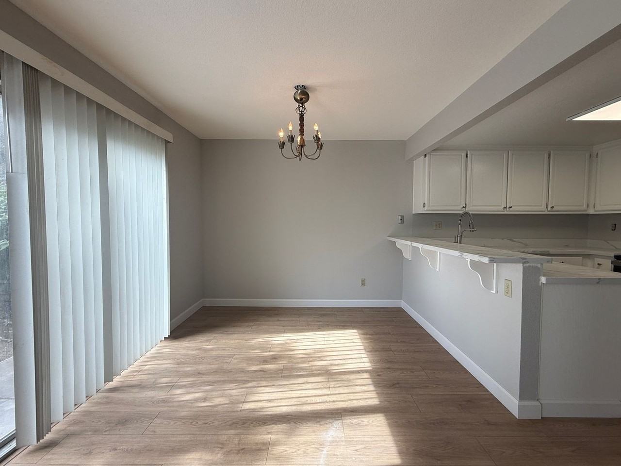 744 Creekland Cir - Photo 4 of 12