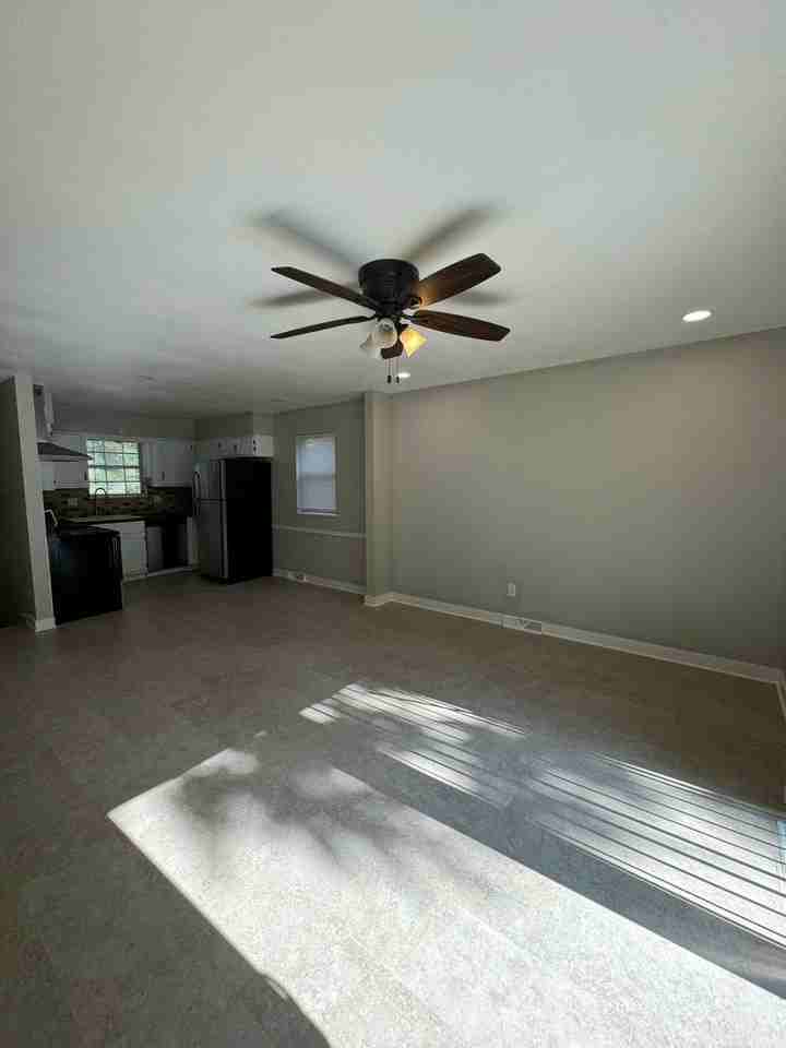 1112 E South Ave - Photo 3 of 13