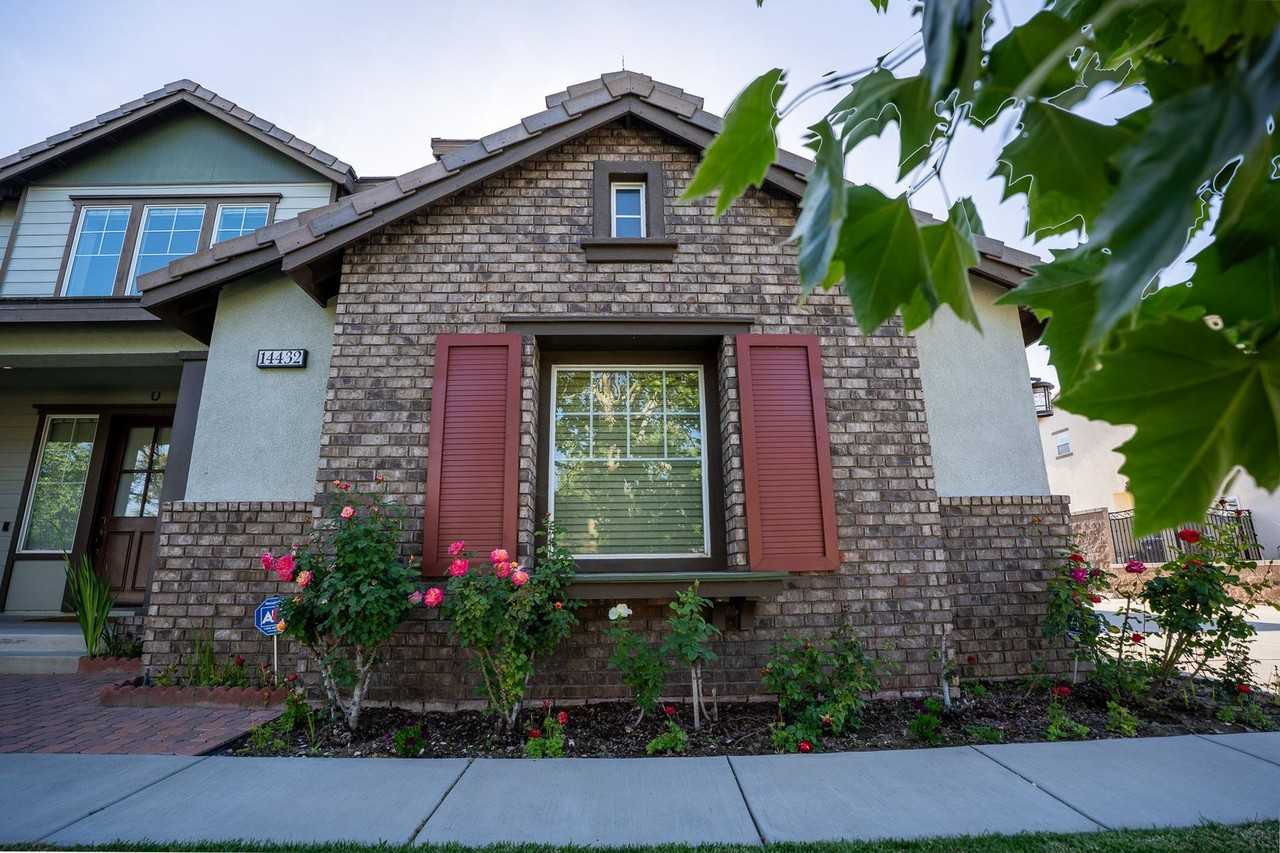 14432 Bethany Ave - Photo 3 of 50