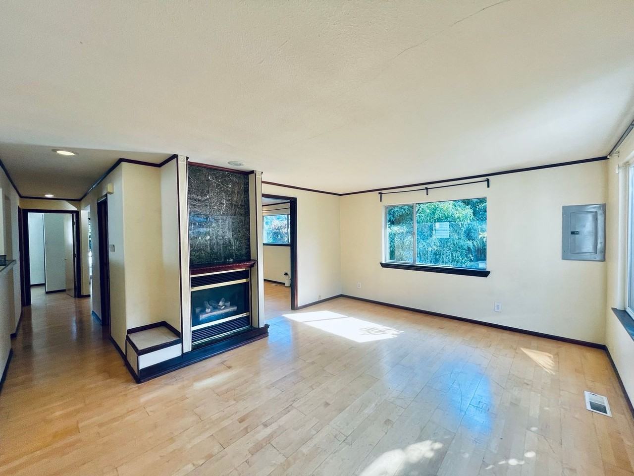 200 27th Ave E - Photo 3 of 26