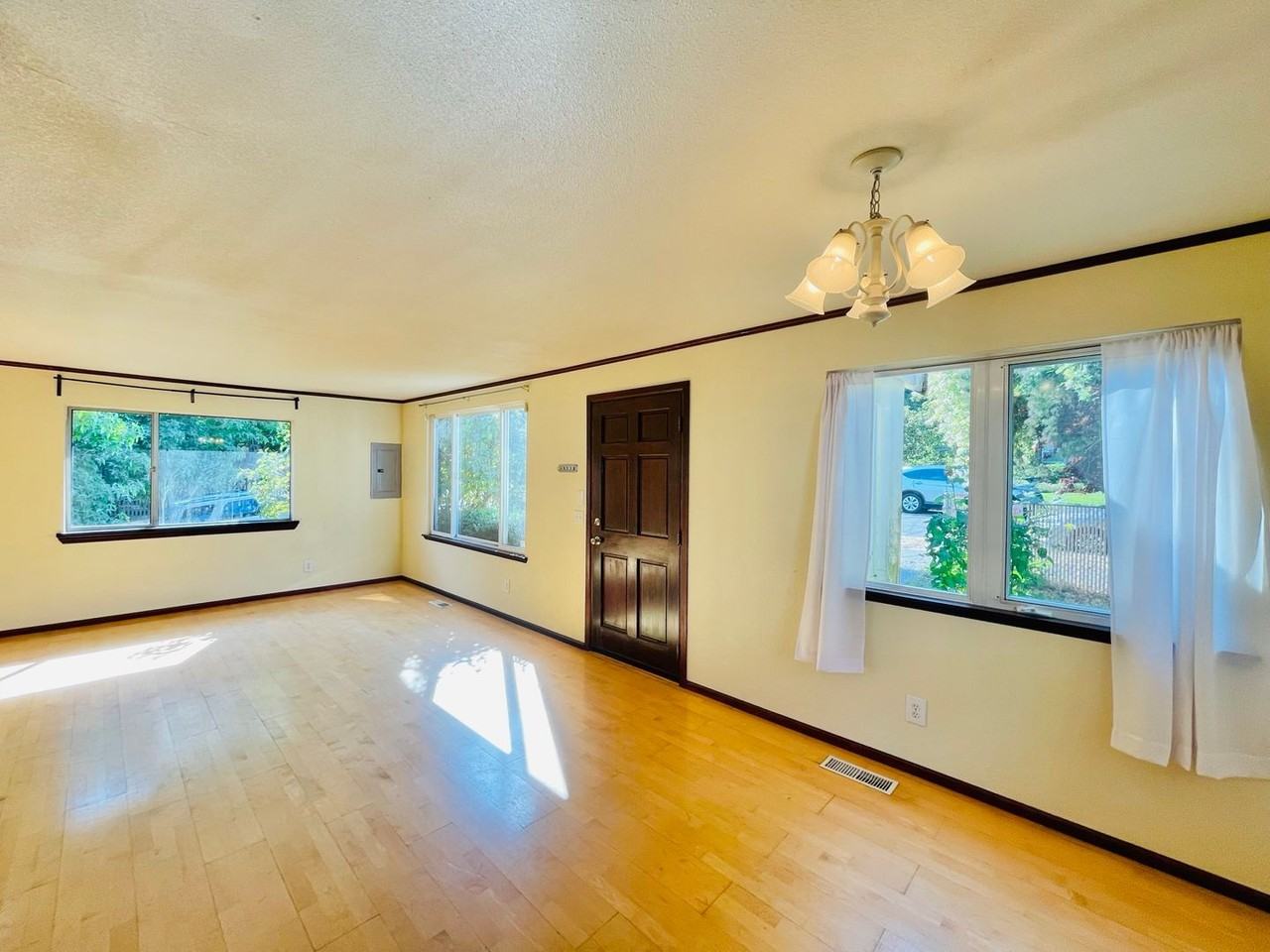 200 27th Ave E - Photo 4 of 26