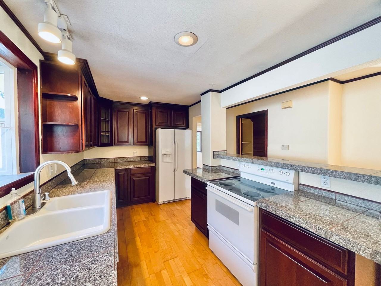 200 27th Ave E - Photo 6 of 26