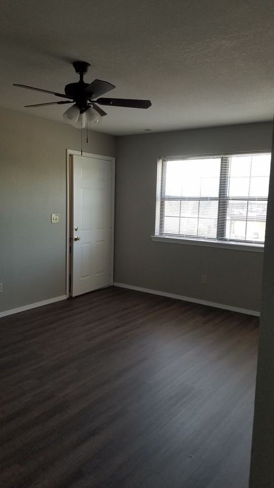 1103 Bird Rd #8 - Photo 4 of 11