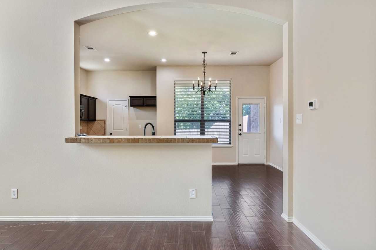 341 Orbit Dr - Photo 7 of 29