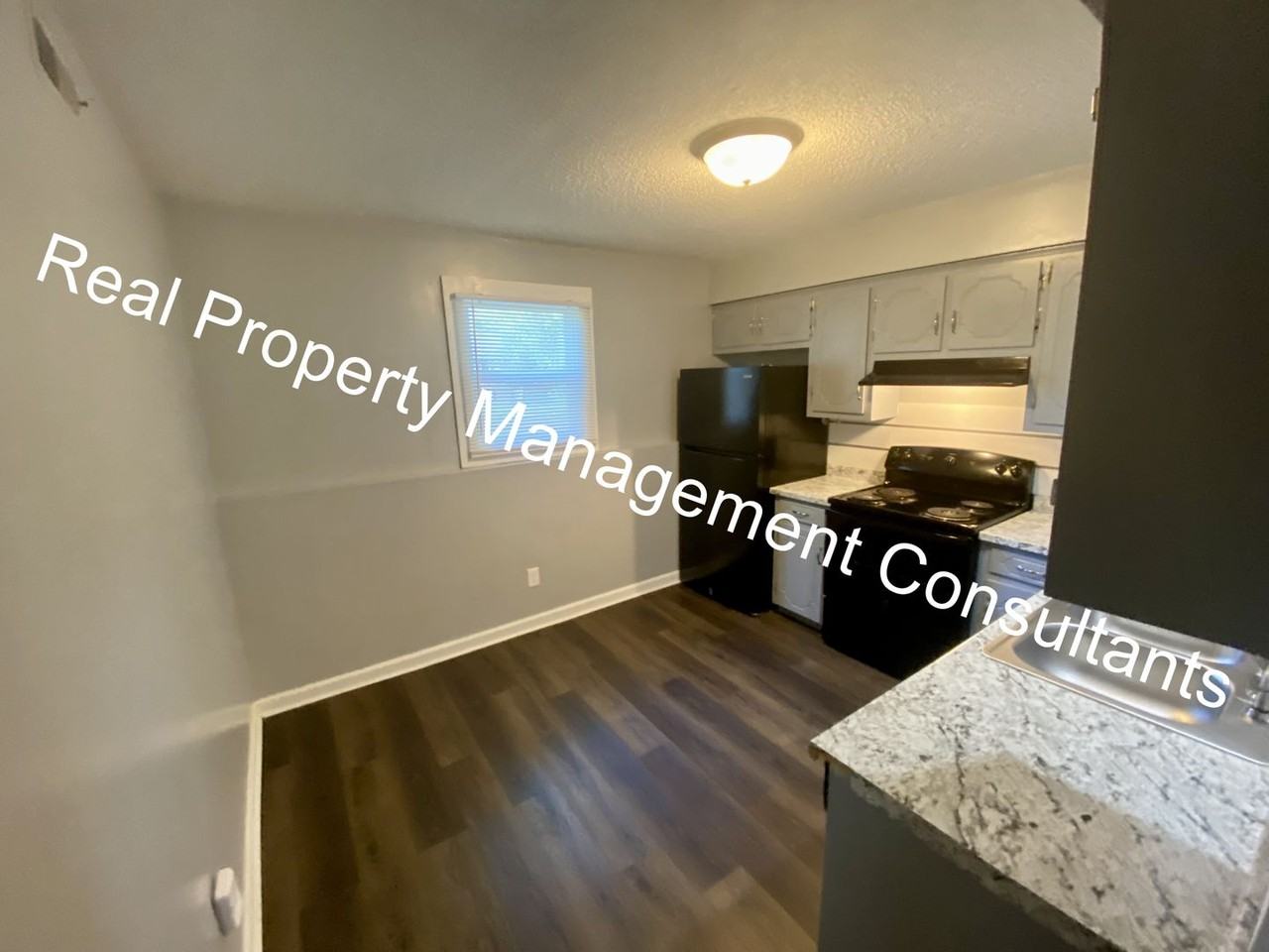 704 Ne Ball Dr #C - Photo 4 of 13