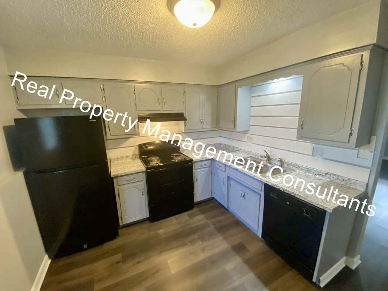 704 Ne Ball Dr #C - Photo 5 of 13