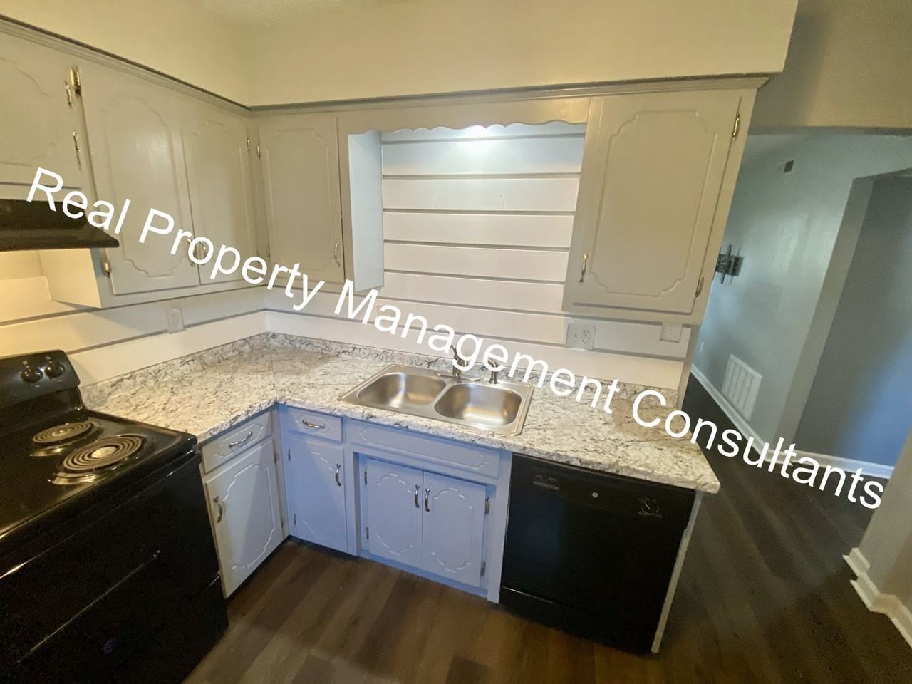 704 Ne Ball Dr #C - Photo 7 of 13