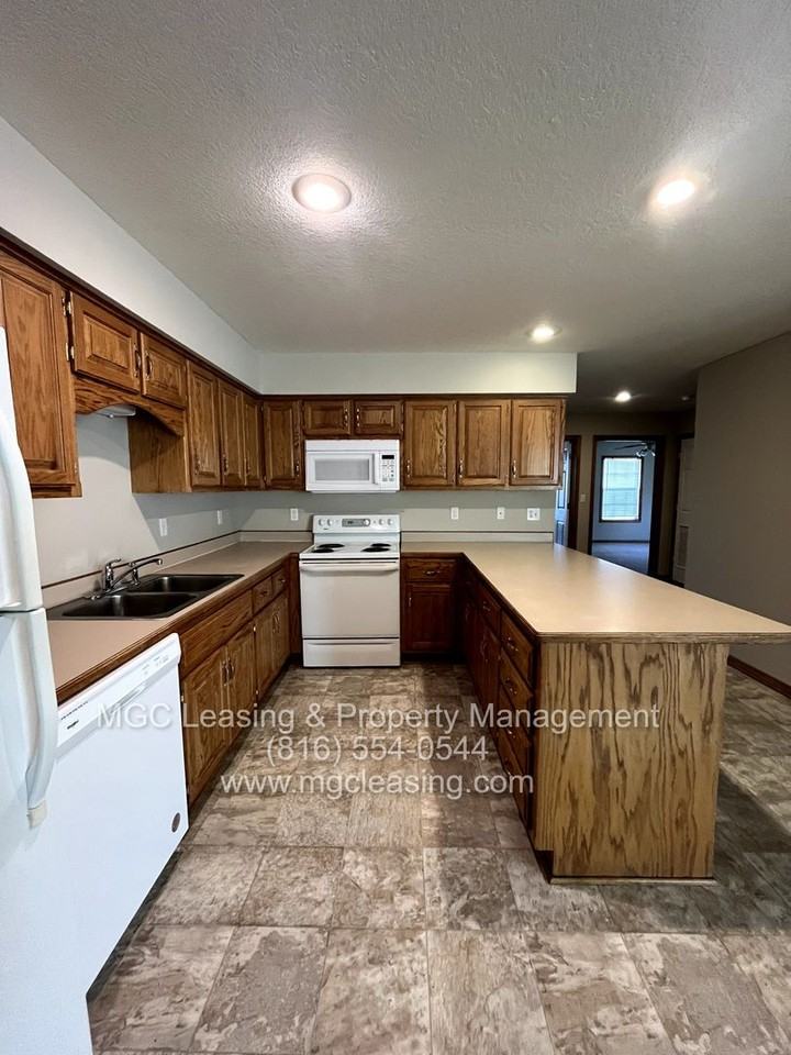 622 Willow Ln #B - Photo 3 of 22