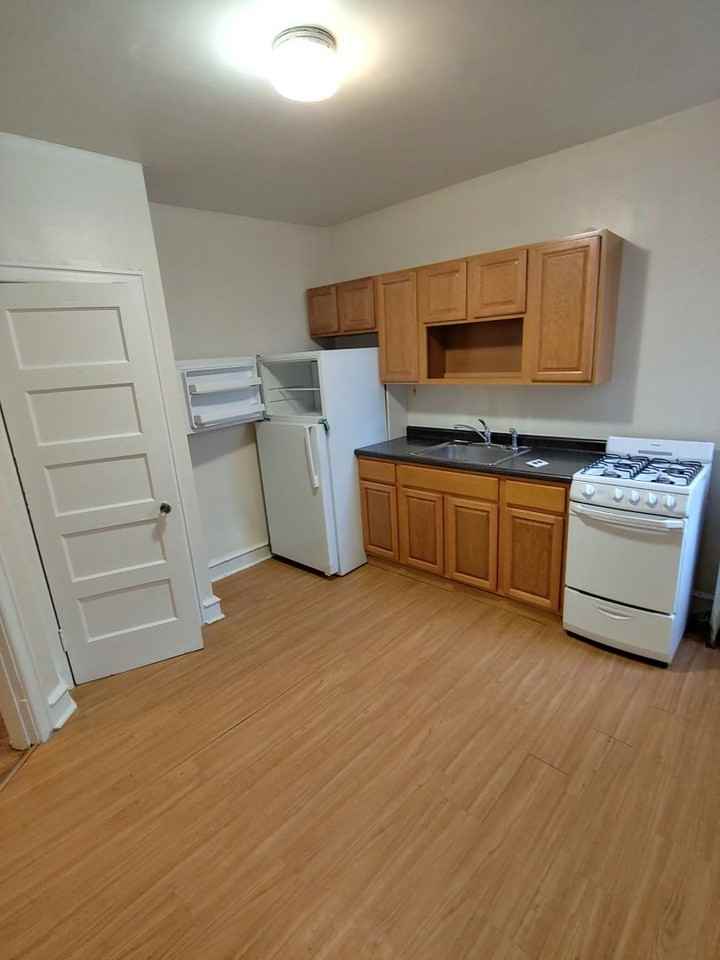 5903 N Mascher St - Photo 3 of 11