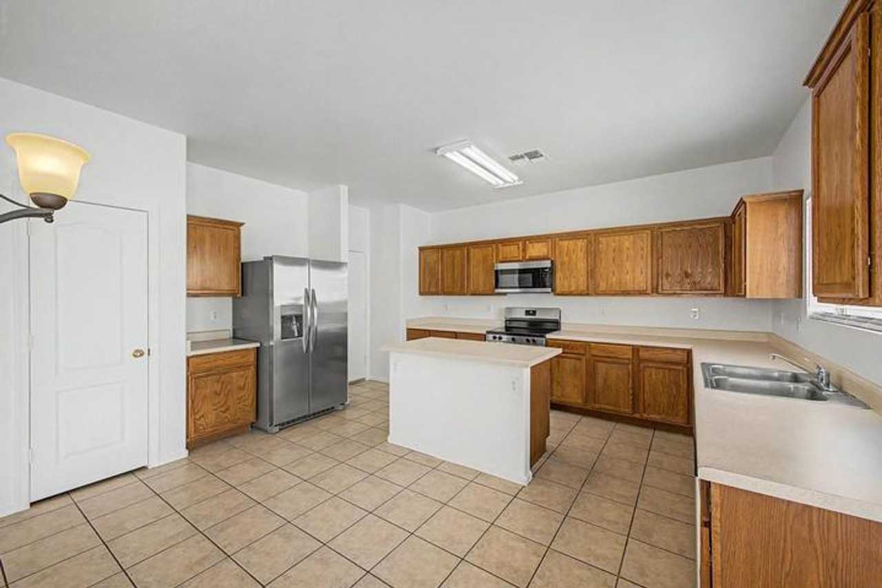 9464 W Sheridan St - Photo 4 of 14