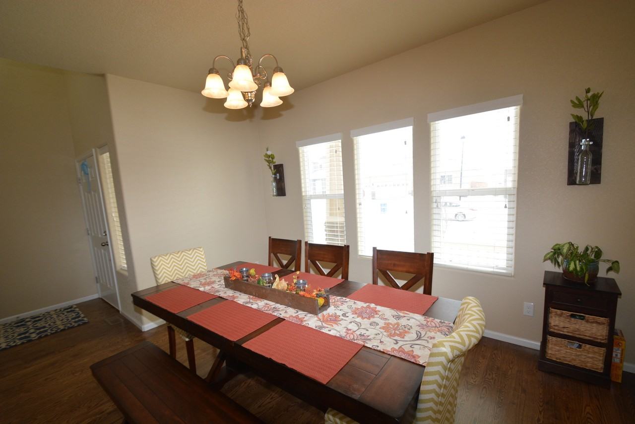 8265 Hardwood Cir - Photo 3 of 39