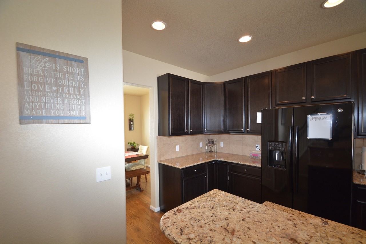 8265 Hardwood Cir - Photo 7 of 39