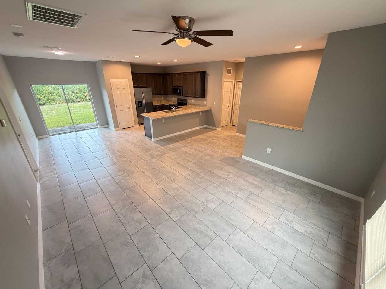 1673 Westcott St Se - Photo 5 of 32