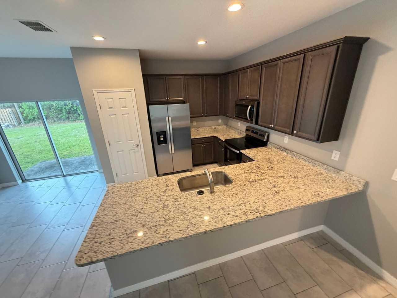 1673 Westcott St Se - Photo 7 of 32