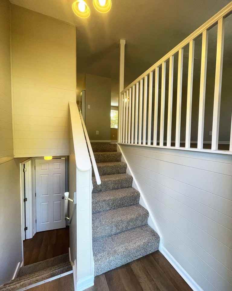 5516 Hasbrook Dr - Photo 3 of 27