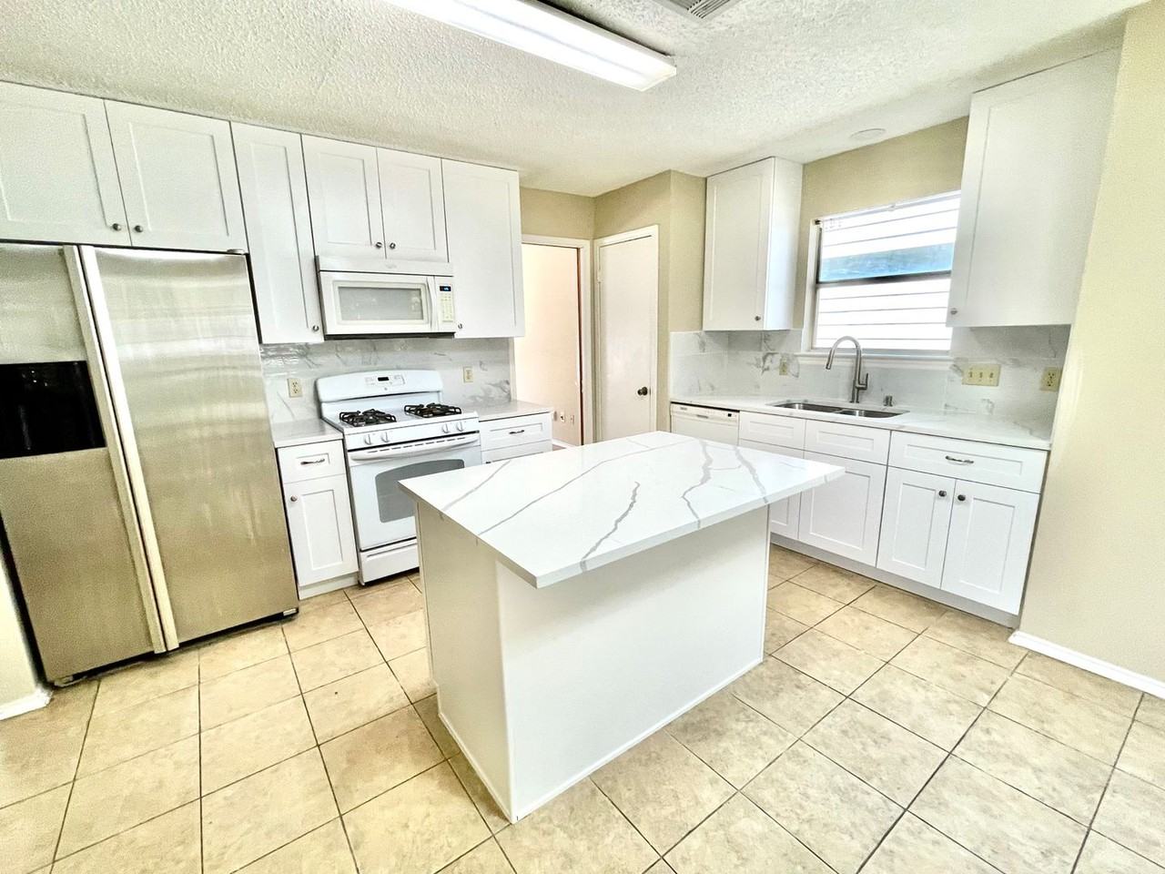 12610 Dringenberg Dr - Photo 2 of 11