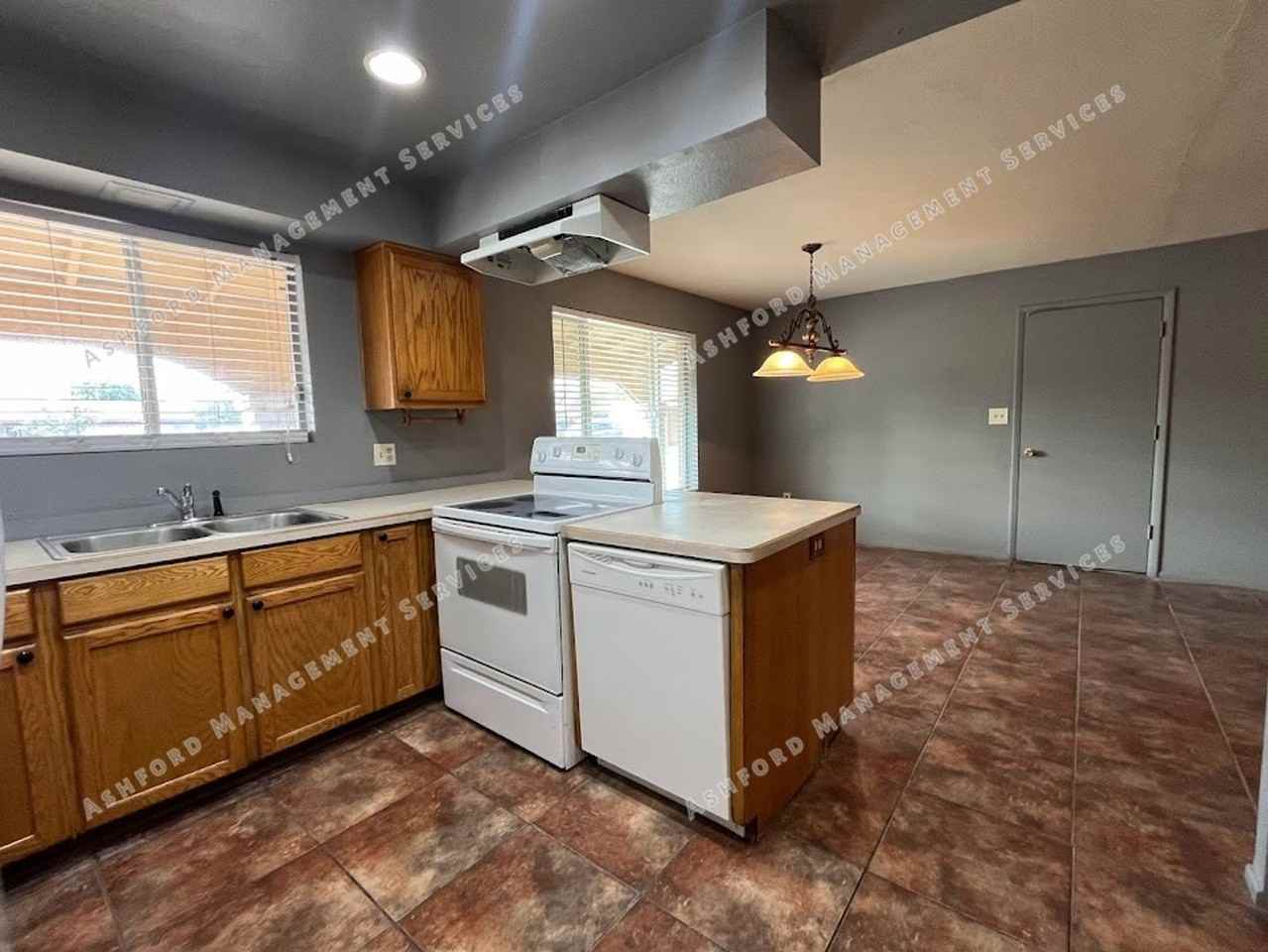 12229 N 48th Ave - Photo 3 of 26