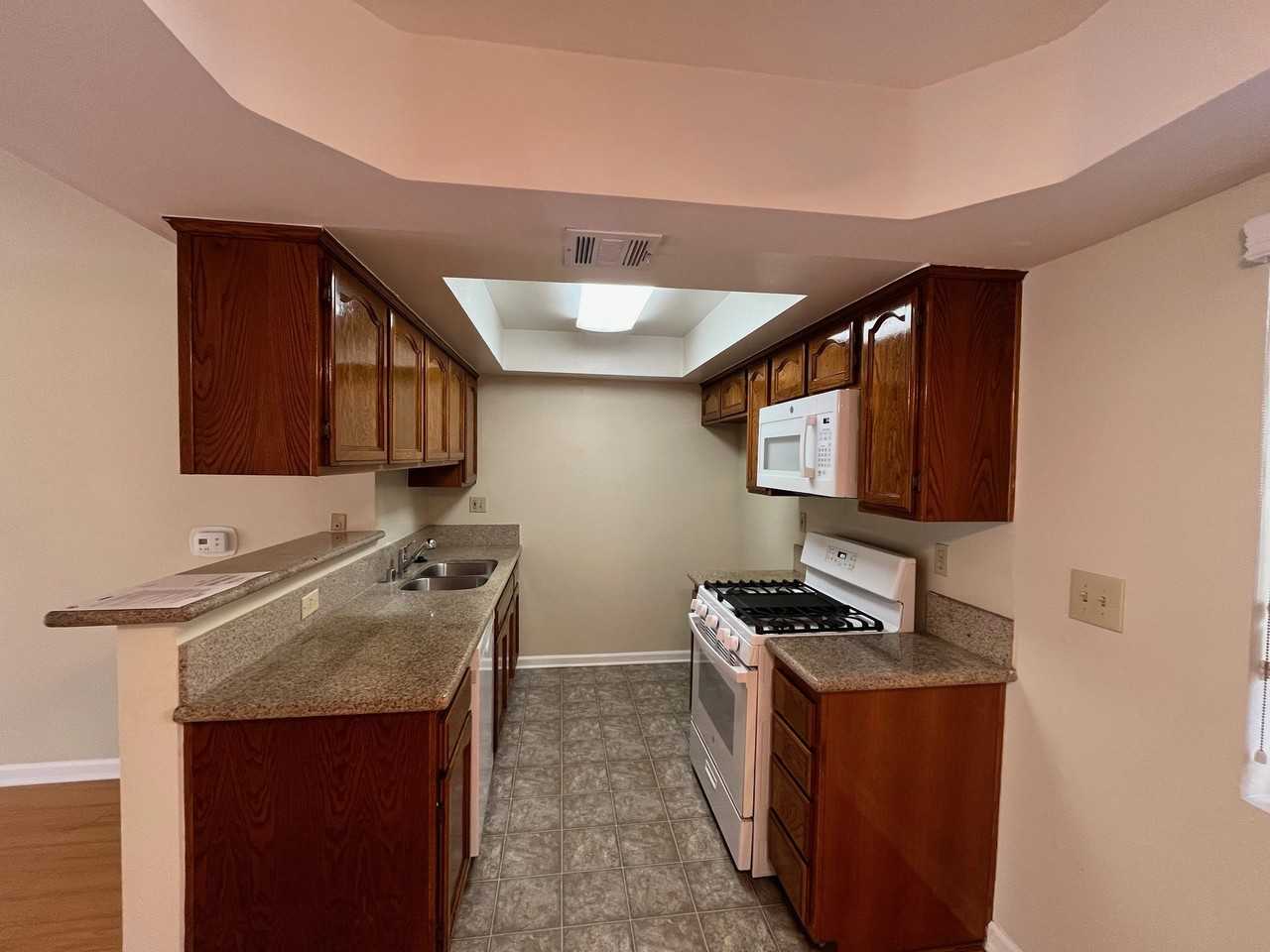 430 South Niagara Street - Photo 4 of 50