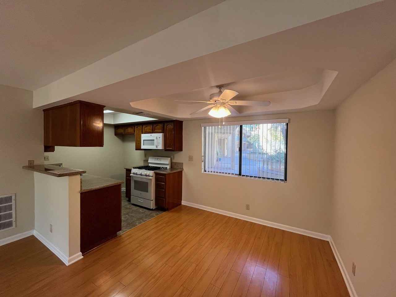 430 South Niagara Street - Photo 7 of 50