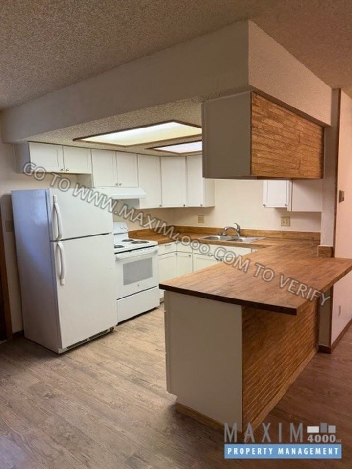 2150 College Pl #15 - Photo 3 of 15