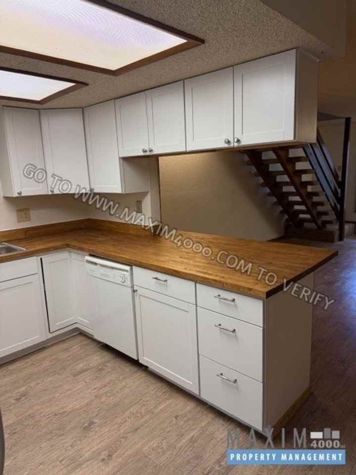 2150 College Pl #15 - Photo 4 of 15