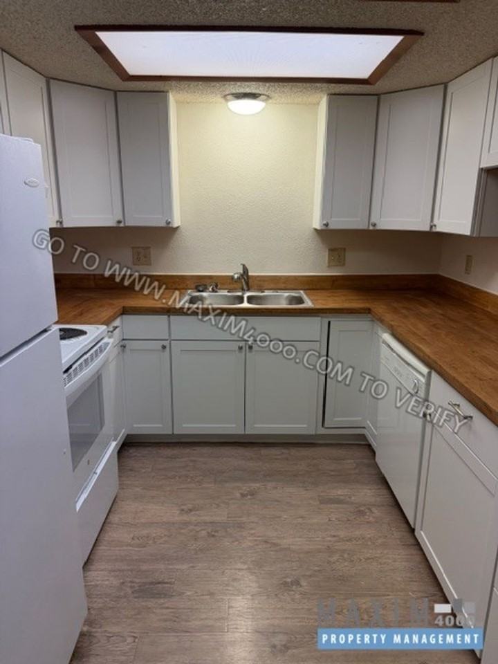 2150 College Pl #15 - Photo 5 of 15