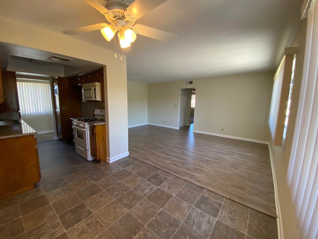 536 North Mariposa St - Photo 4 of 18