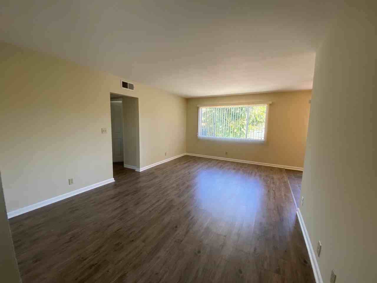 536 North Mariposa St - Photo 6 of 18