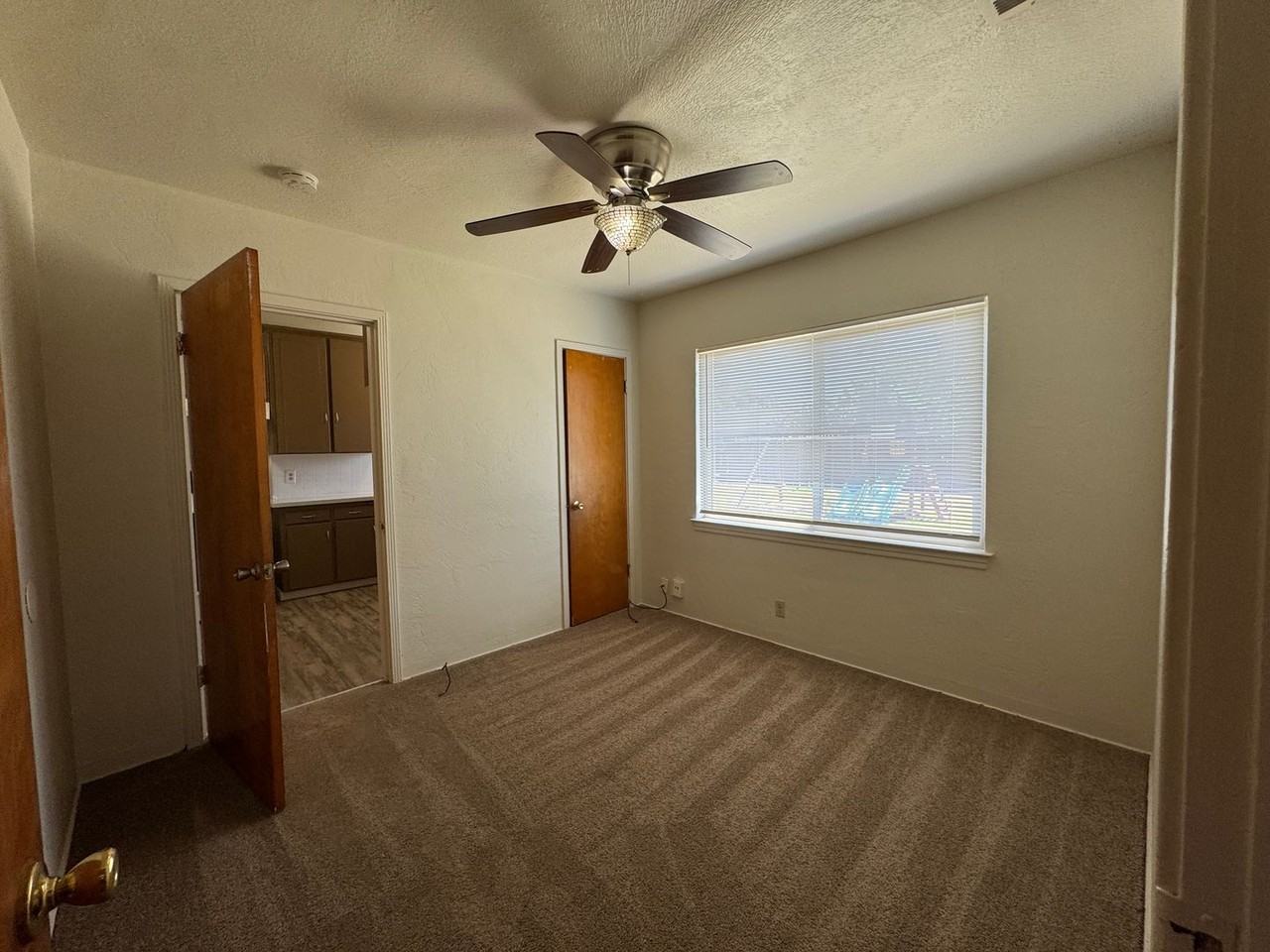 2426 E Dayton Ave - Photo 4 of 15