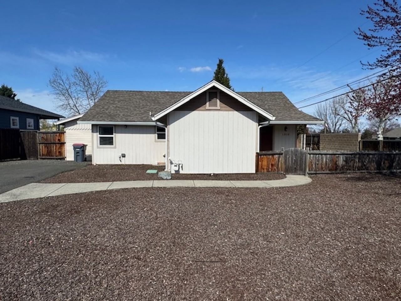 1310 Swayze Ln - Photo 2 of 18