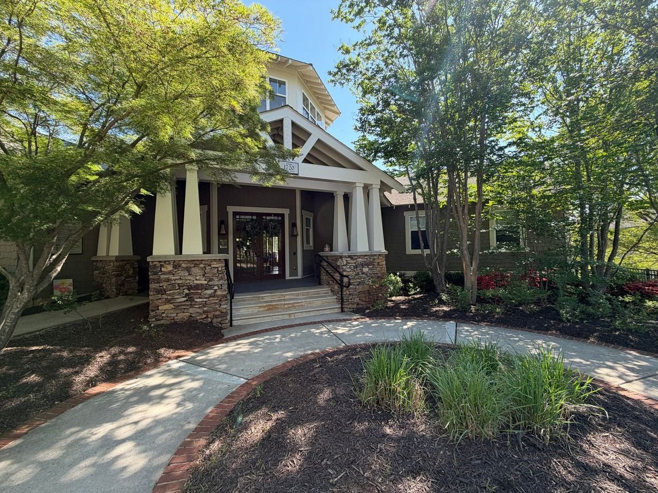 1615 Elmwood Ct #208 - Photo 4 of 13