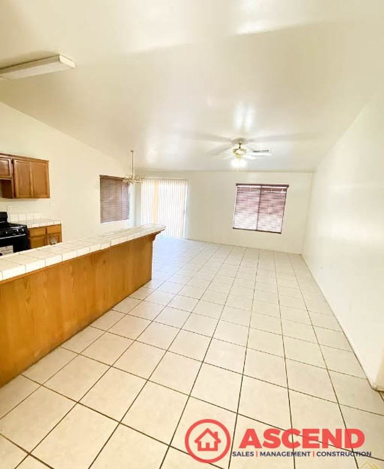 1408 Interlaken Dr - Photo 2 of 8