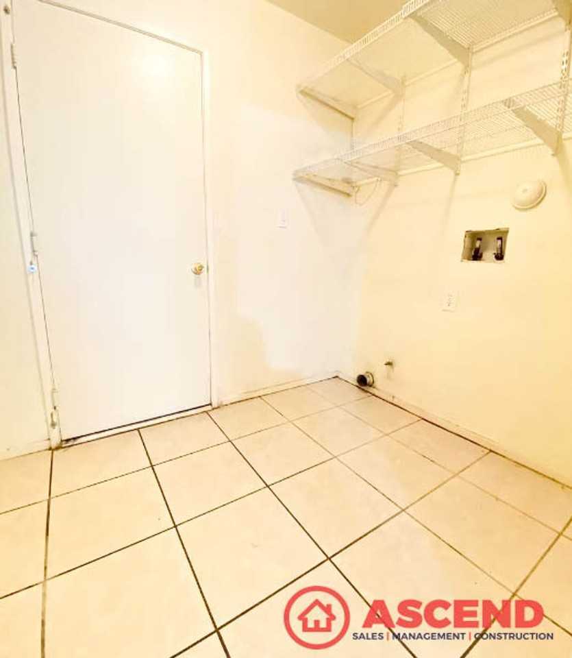 1408 Interlaken Dr - Photo 5 of 8