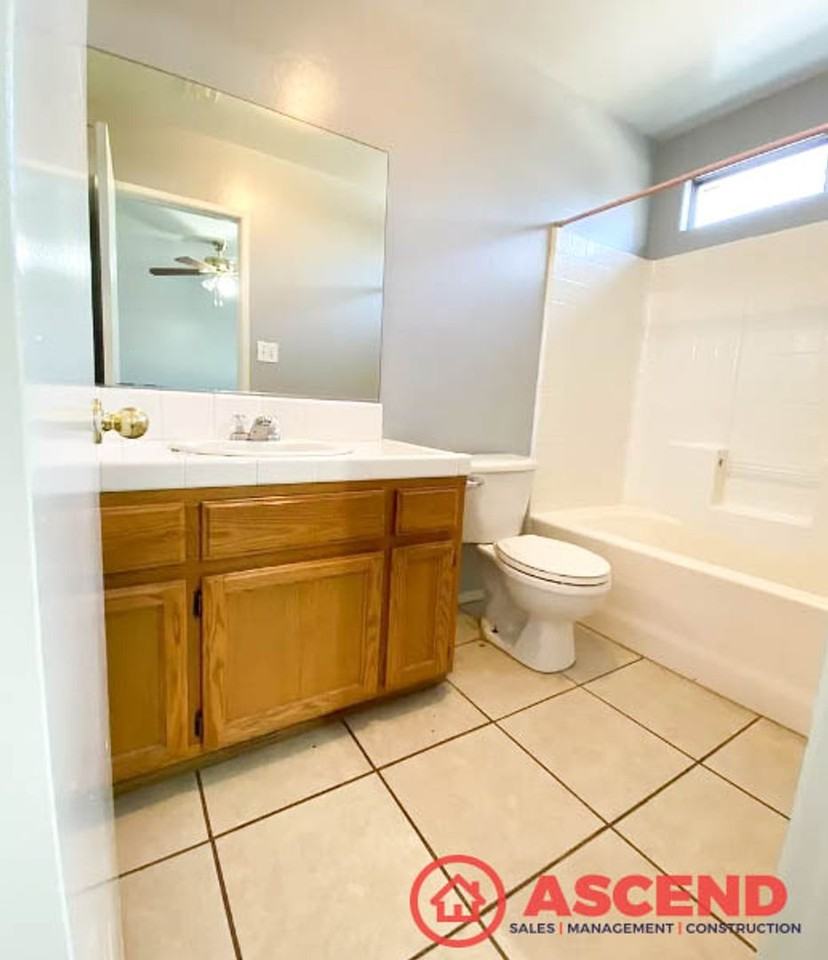 1408 Interlaken Dr - Photo 6 of 8