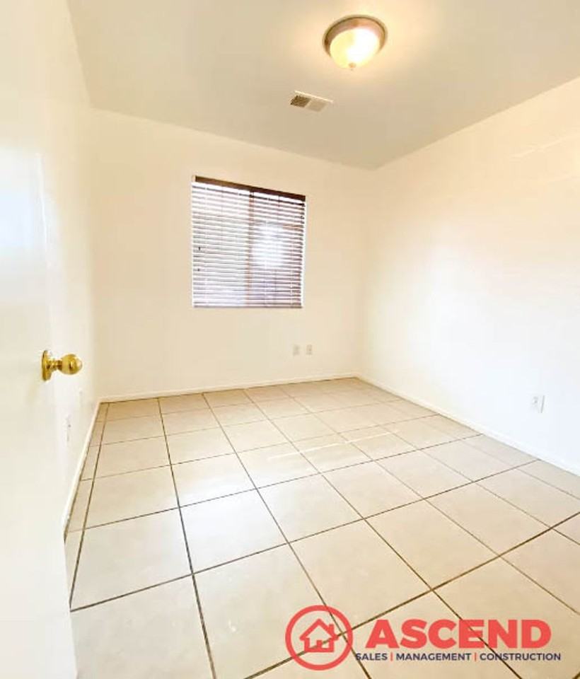 1408 Interlaken Dr - Photo 7 of 8