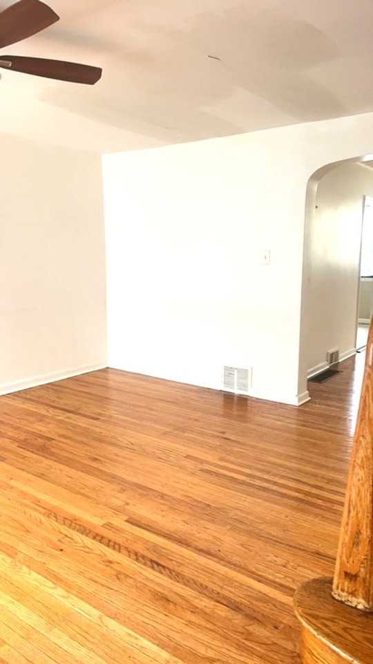 351 E Claremont Rd - Photo 4 of 34