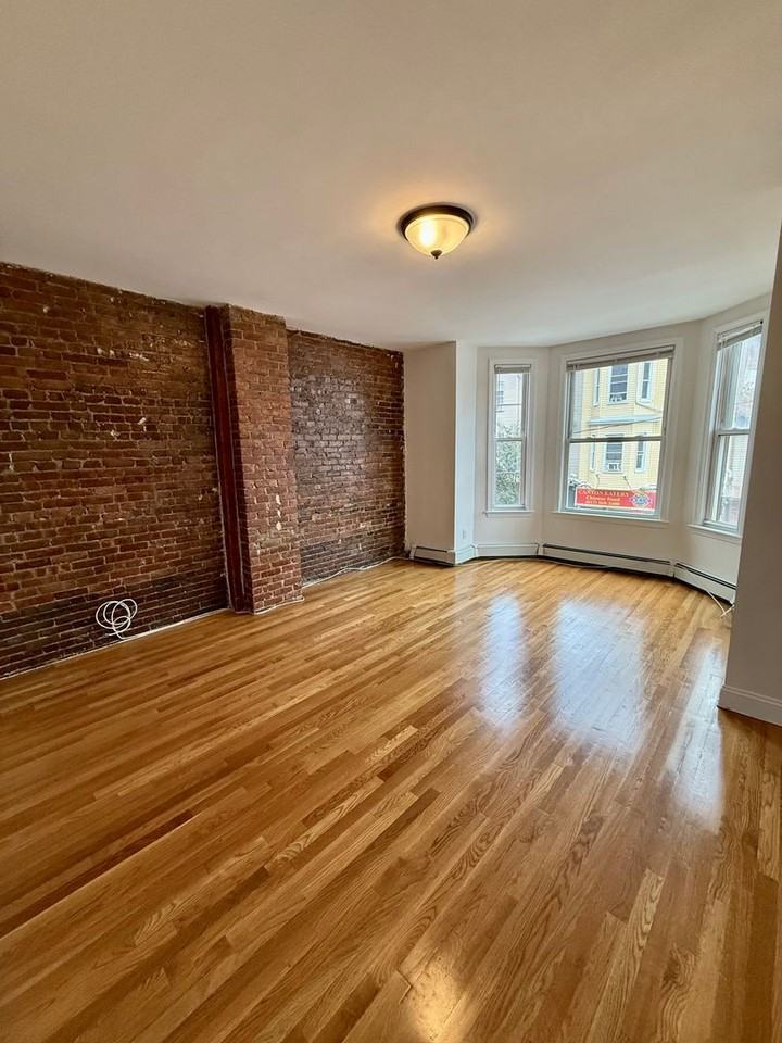 335 Meridian St - Photo 3 of 13