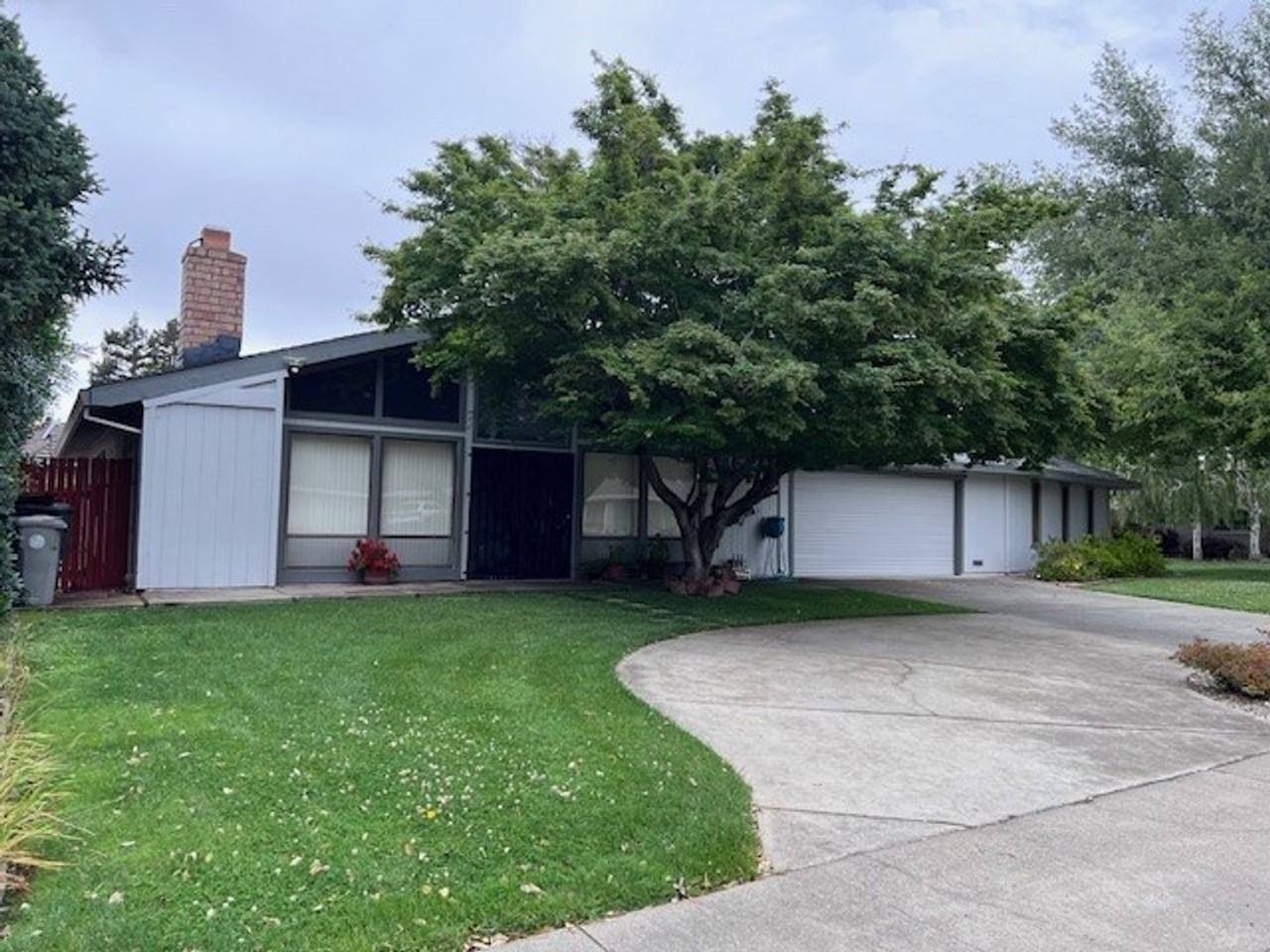 6940 Havenside Dr - Photo 2 of 23