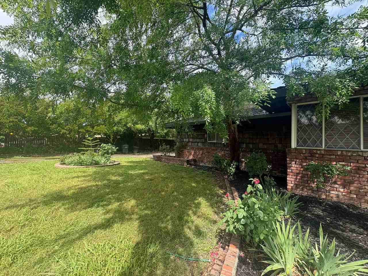 2511 Larkspur Ln - Photo 4 of 49