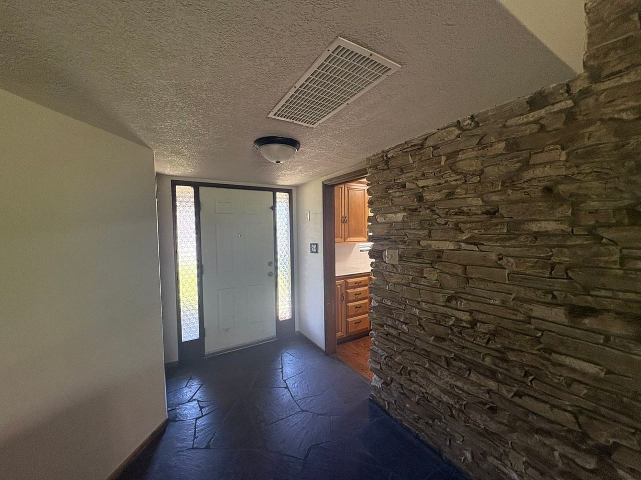 2511 Larkspur Ln - Photo 5 of 49