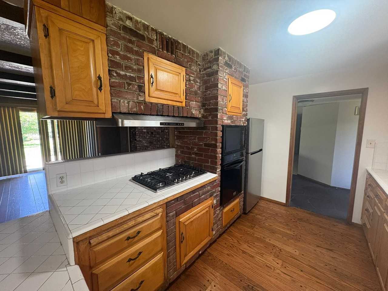 2511 Larkspur Ln - Photo 6 of 49