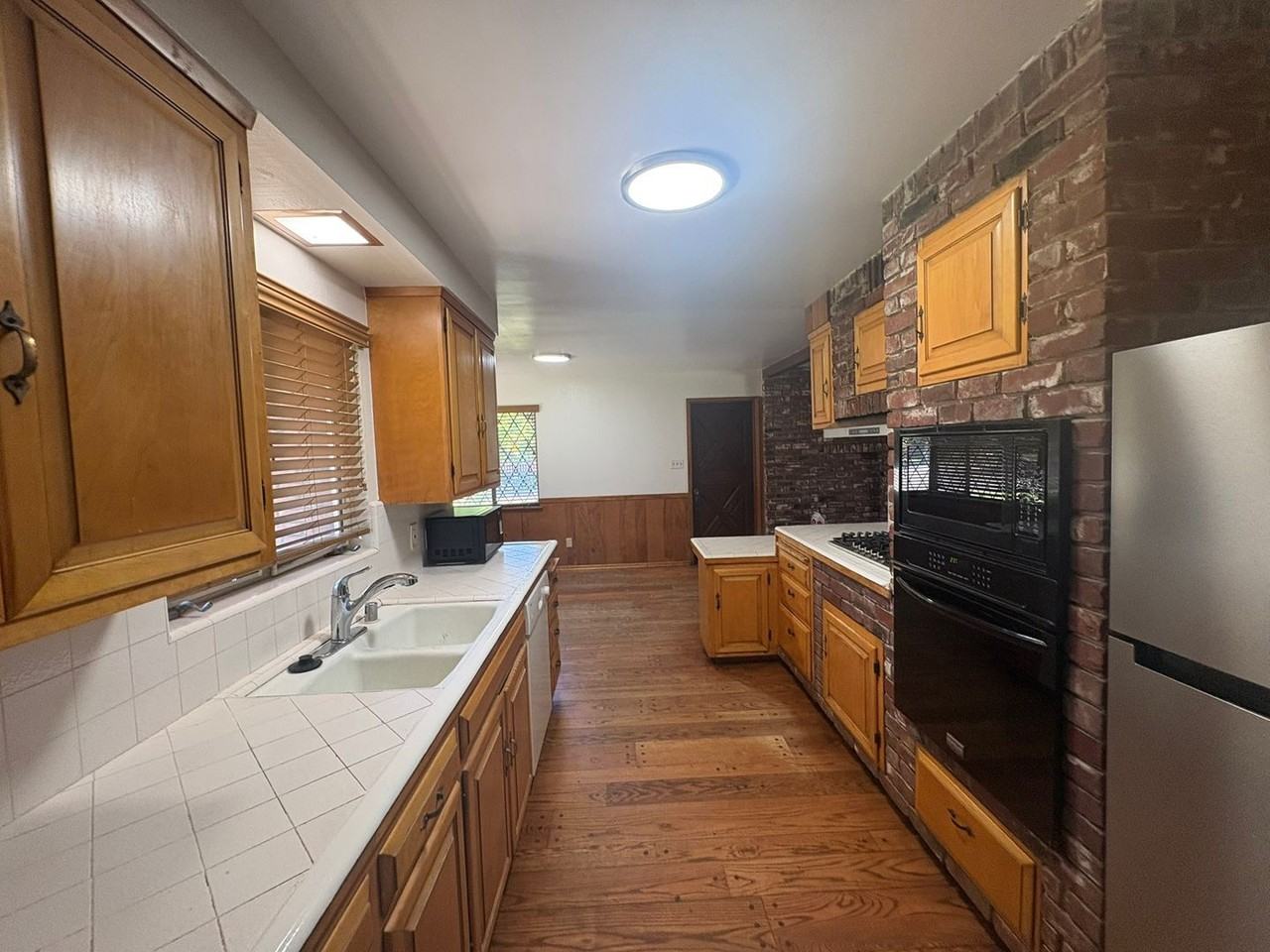 2511 Larkspur Ln - Photo 7 of 49