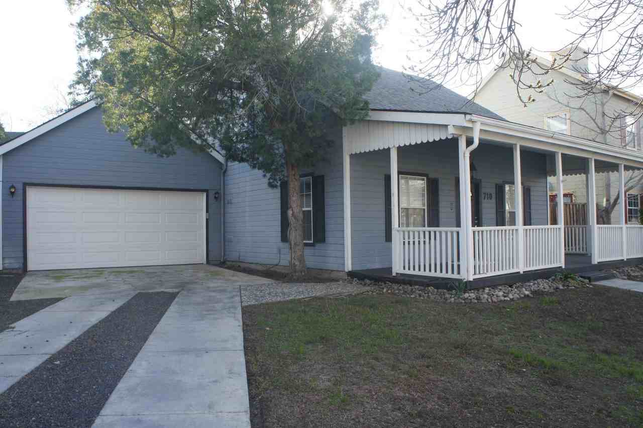 710 Heritage Pl - Photo 2 of 17