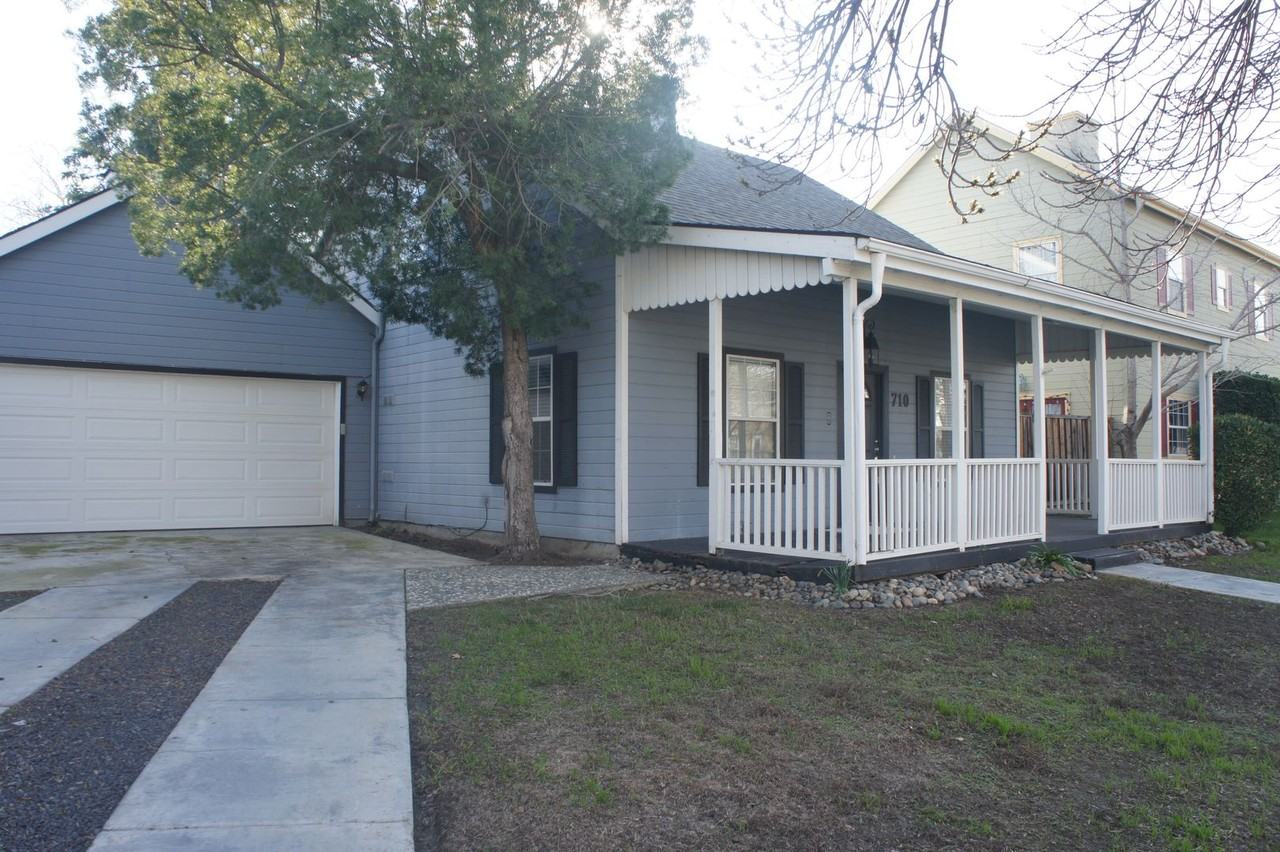 710 Heritage Pl - Photo 3 of 17