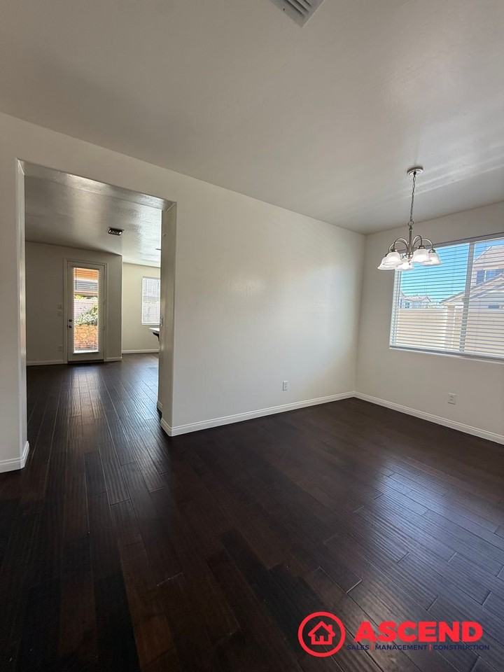 8315 Bantam St - Photo 3 of 19