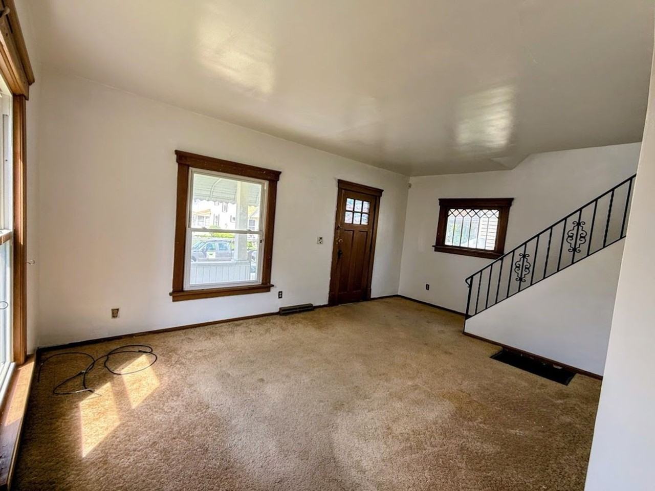 528 Smith Ave Nw - Photo 2 of 11